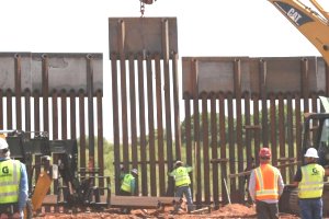 Building Bollard Fencing 200